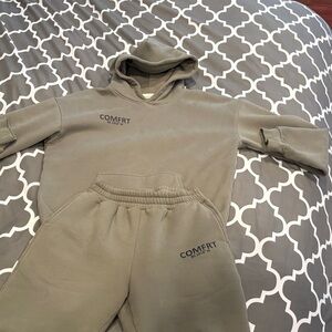 Comfrt sweatshirt and joggers